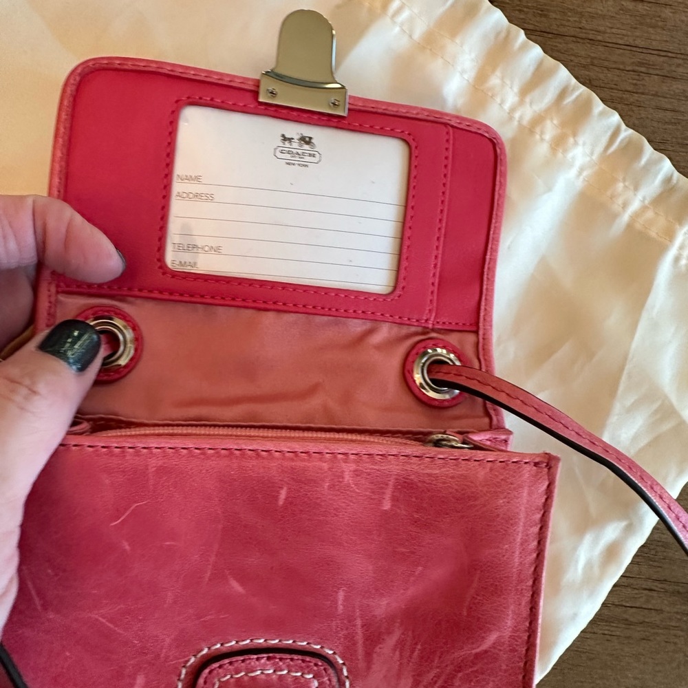 Vintage Coach micro Crossbody bag. - Picture 9 of 10